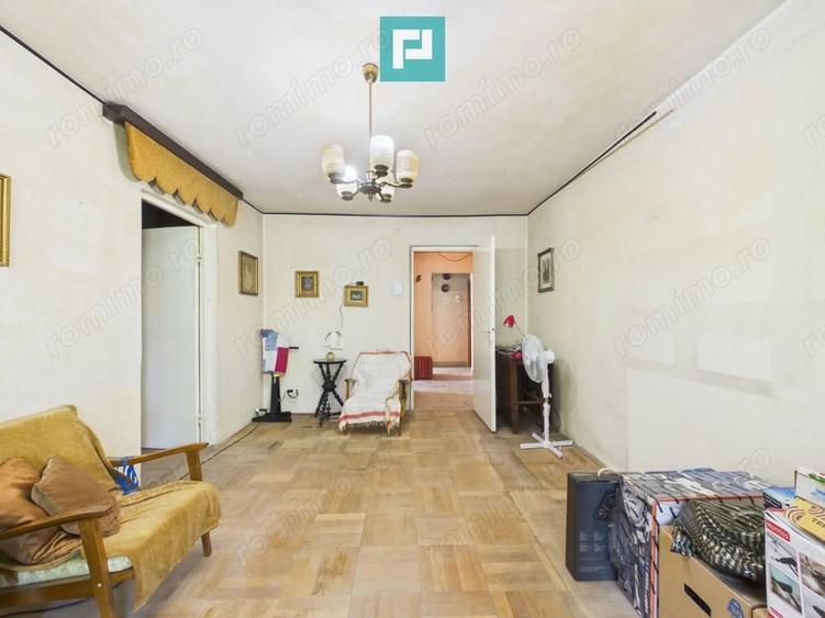 Apartament cu 3 camere semidecomandat în Romanilor