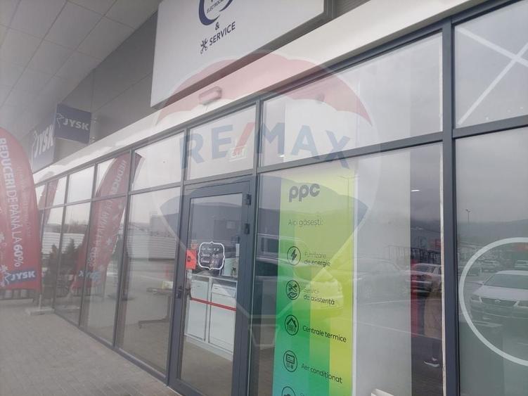 Spațiu comercial, de 89.690002441406 mp, în Nord