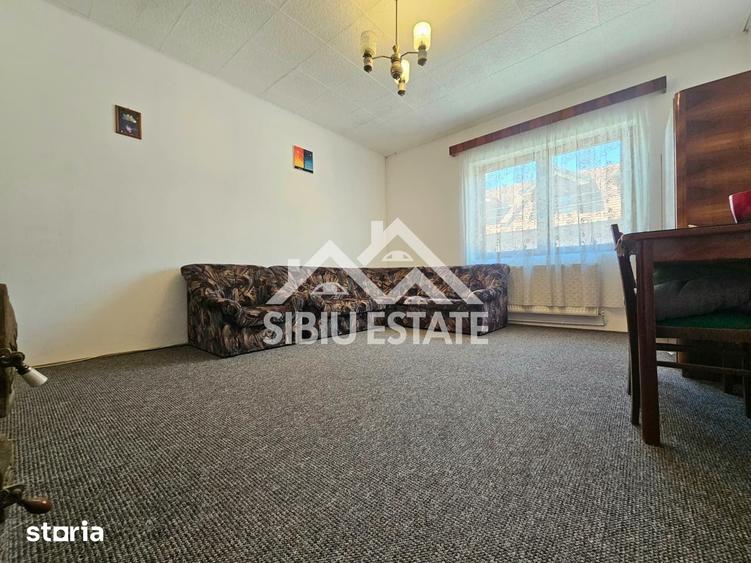 Casă cu 5 camere cu Teren 198 Mp în Central