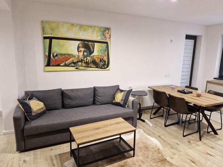 Apartament cu 3 camere decomandat în Tractorul