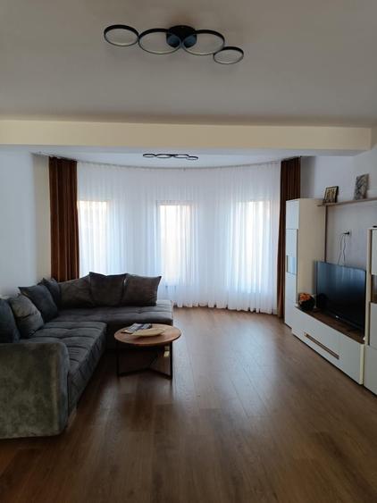 Casă cu 4 camere în Săcălaz