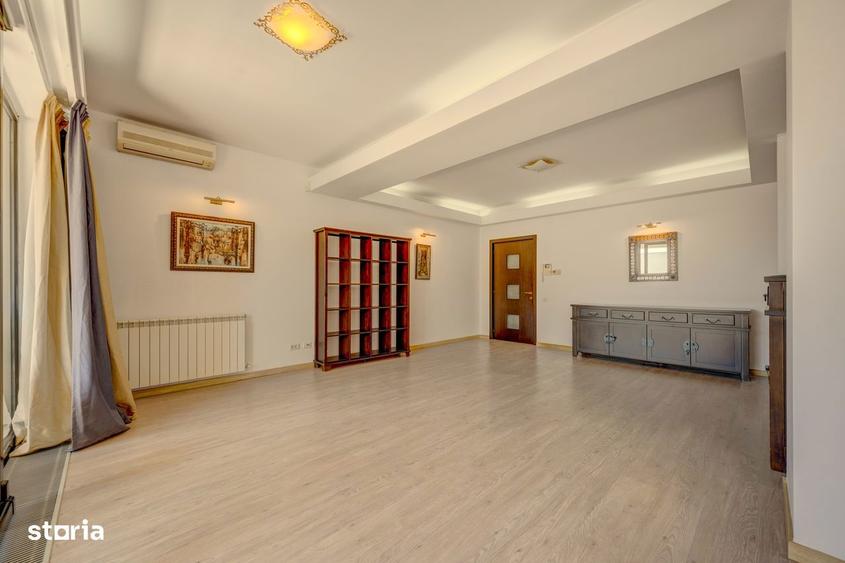 Apartament cu 4 camere în Central