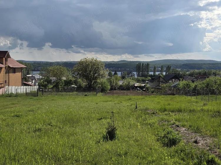 Teren de 500 mp, în Budeasa
