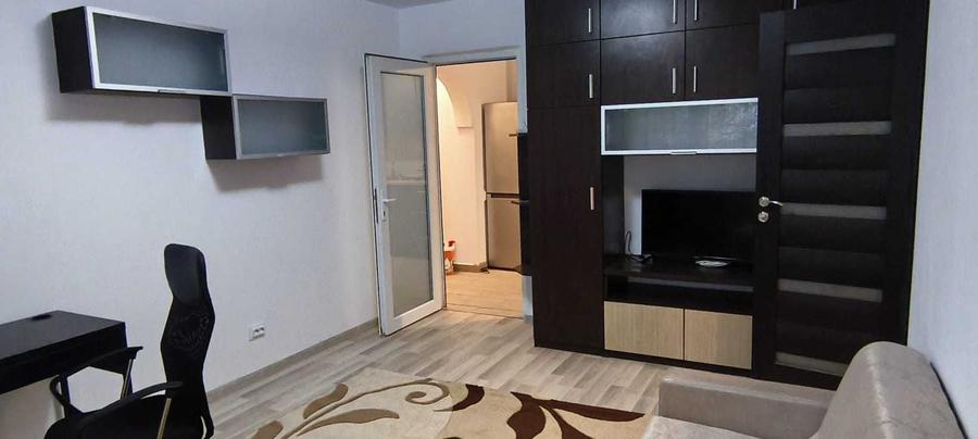 Apartament cu 2 camere semidecomandat în Tei