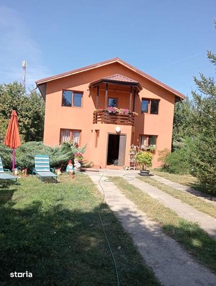 Casă cu 5 camere cu Teren 794 Mp în Sinești