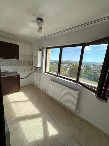 Garsonieră decomandată în Valea Adâncă