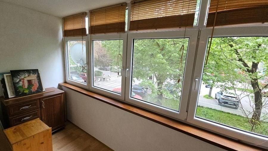 Apartament cu 3 camere decomandat în Berceni