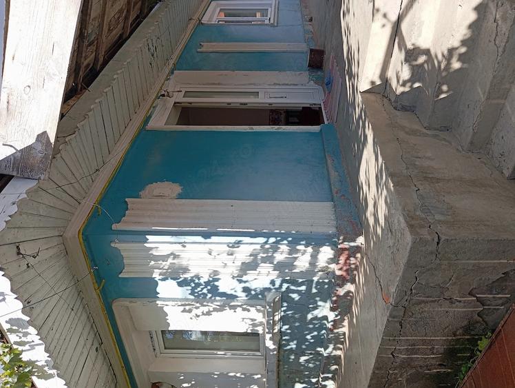 Casă cu Teren 215 Mp în Central