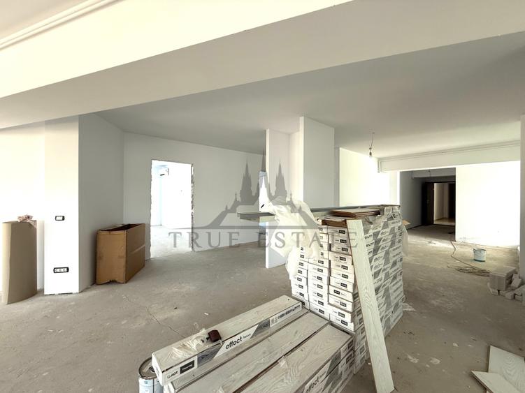 Penthouse cu 5 camere decomandat, mobilat în Timpuri Noi