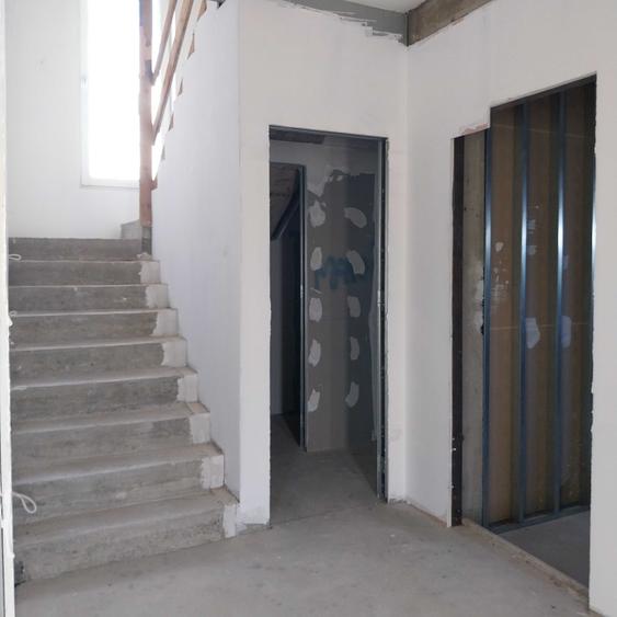 Casă cu 3 camere în Micești
