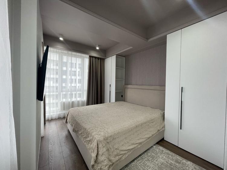 Apartament cu 3 camere semidecomandat în Pipera