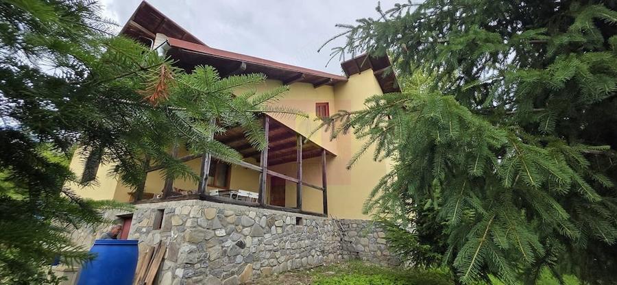Casă cu 5 camere cu Teren 2200 Mp în Provița de Sus