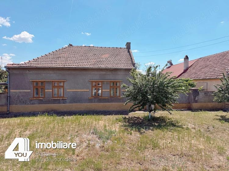 Casă cu 4 camere cu Teren 1459 Mp în Secusigiu