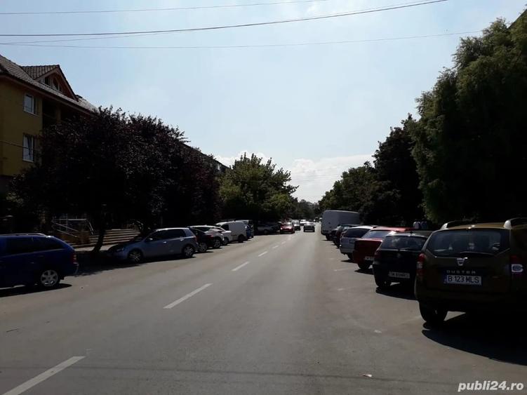 Apartament cu 3 camere semidecomandat în Dâmbovița