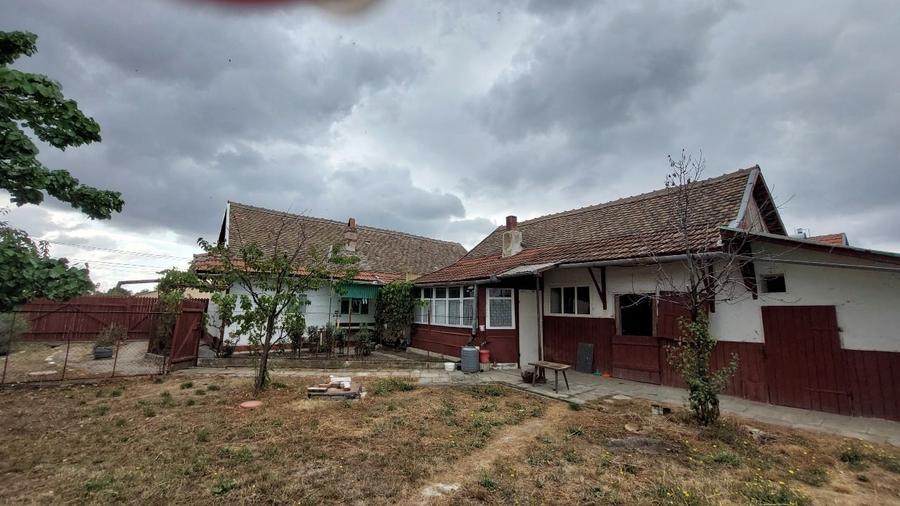 Casă individuală cu 2 camere cu Teren 1292 Mp în Tormac