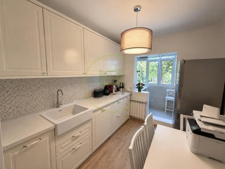 Apartament cu 3 camere semidecomandat, mobilat în Rahova