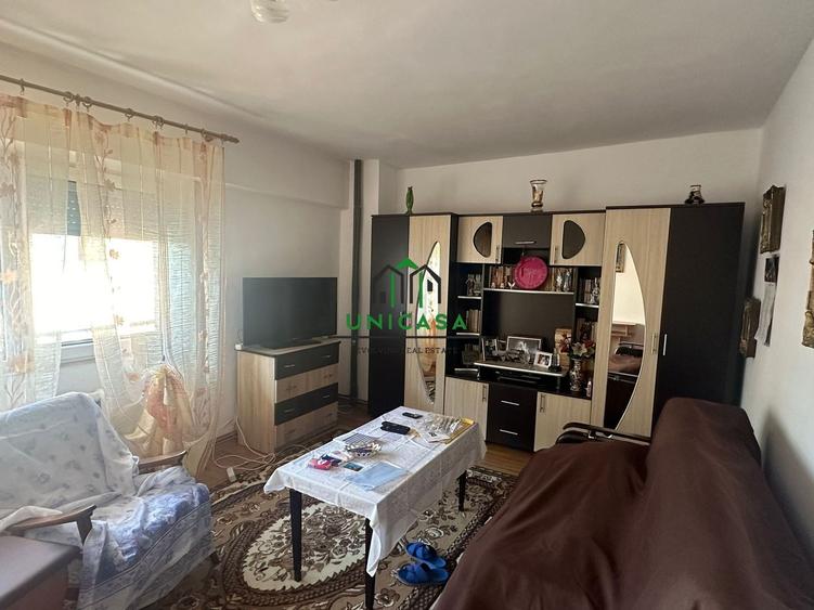 Apartament cu 3 camere decomandat, mobilat în Central
