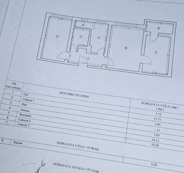 Apartament cu 3 camere semidecomandat în Central