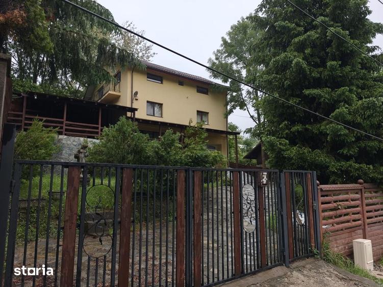 Casă cu 7 camere cu Teren 527 Mp în Telega