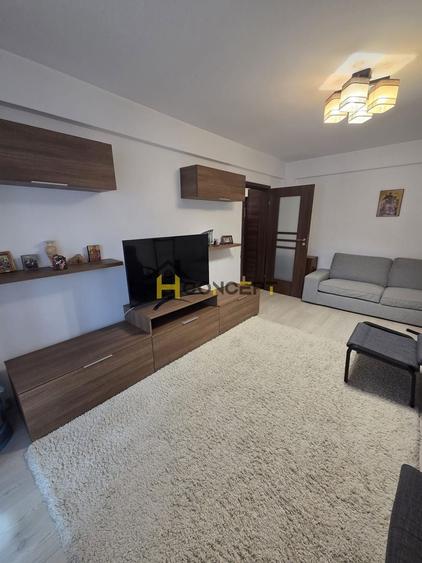 Apartament cu 3 camere decomandat, mobilat în Central