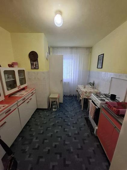 Apartament cu 3 camere decomandat în Govândari
