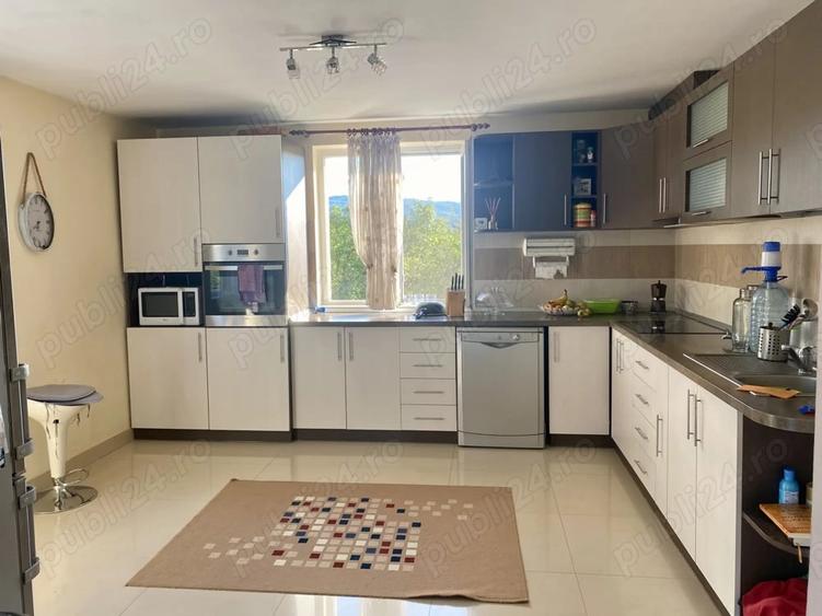 Casă cu 4 camere cu Teren 450 Mp în Central