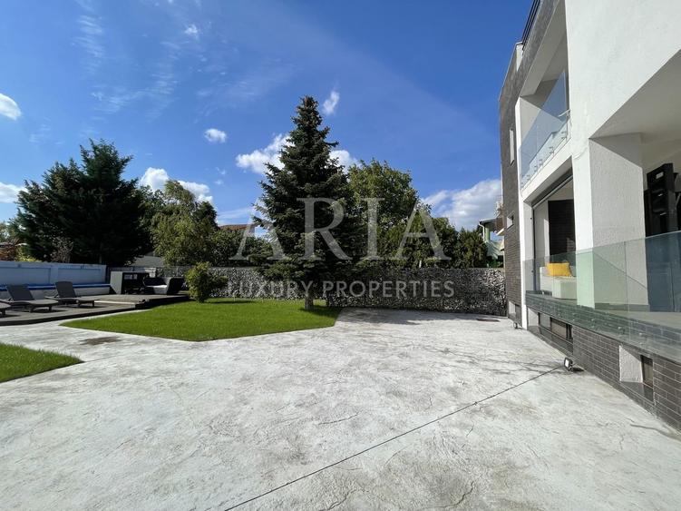 Casă individuală cu 6 camere cu Canalizare în Băneasa