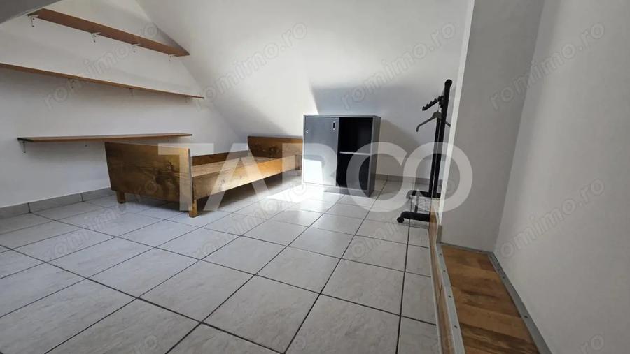 Apartament de vanzare 3 camere luminoase si balcon in zona Tilisca - 2
