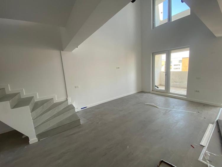 Penthouse cu 3 camere decomandat în Berceni
