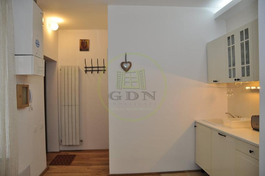 Apartament cu 2 camere semidecomandat, mobilat în Ultracentral