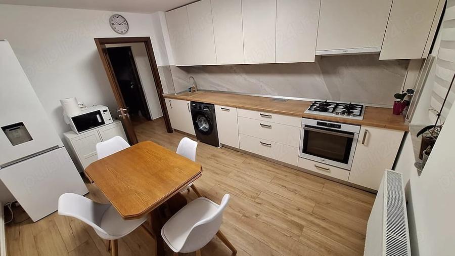 Apartament cu 3 camere decomandat în Micro 11