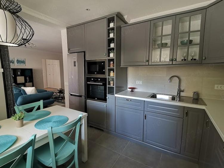 Apartament cu 3 camere decomandat în Exterior Vest