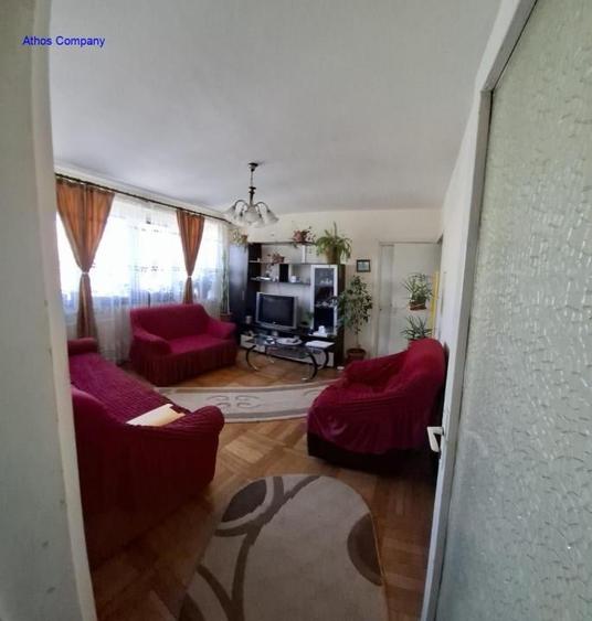 Apartament cu 3 camere, mobilat în Gara de Nord