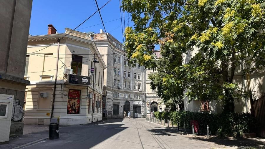 Apartament cu 3 camere semidecomandat în Universitate