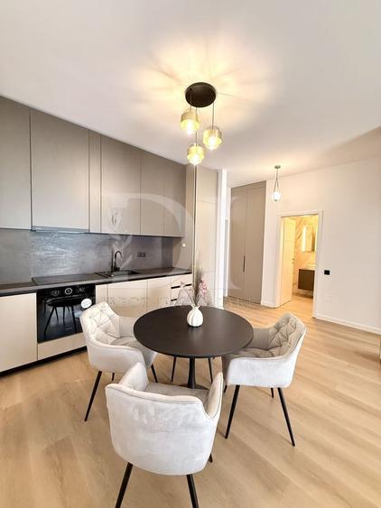 Apartament cu 2 camere semidecomandat, mobilat în Florești