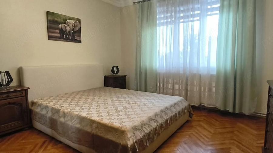 Apartament cu 4 camere decomandat în Central
