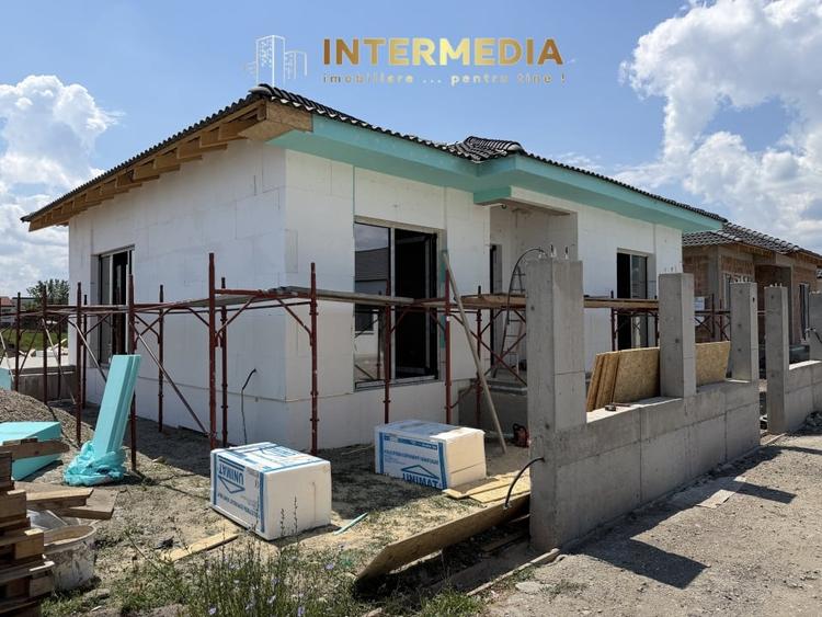 Casă individuală cu 4 camere cu Canalizare în Cetate