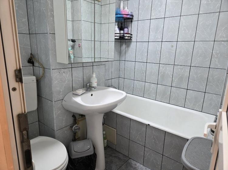 Garsonieră decomandată, mobilată în Gorjului