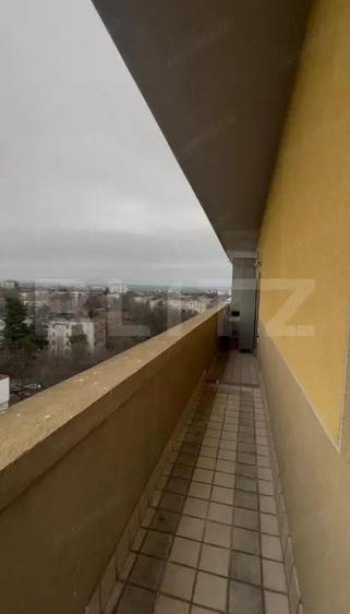 Apartament cu 3 camere semidecomandat în Nord