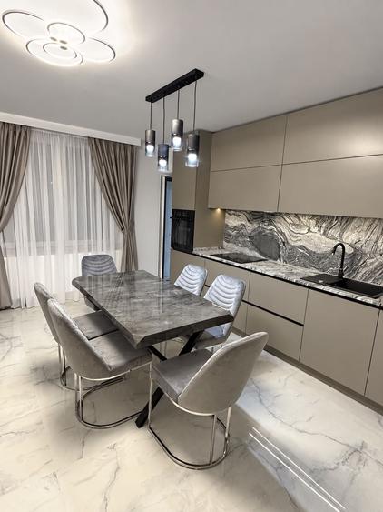 Apartament cu 3 camere decomandat în Exterior Vest