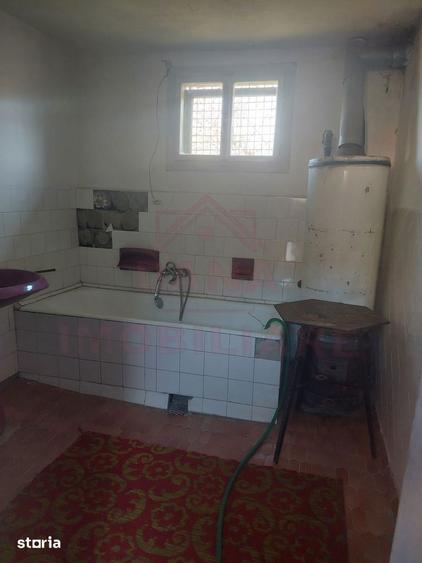 Casă cu 6 camere cu Teren 3340 Mp în Central