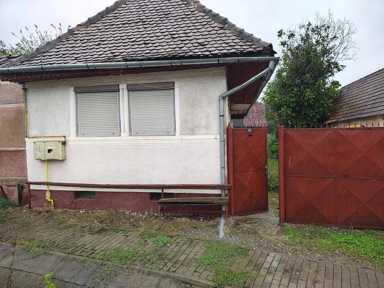Casă cu 2 camere cu Teren 700 Mp în Părău