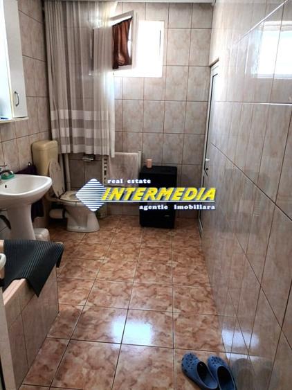 Casă individuală cu 4 camere cu Canalizare în Cetate