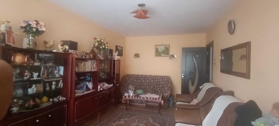Apartament cu 3 camere decomandat în Crângași