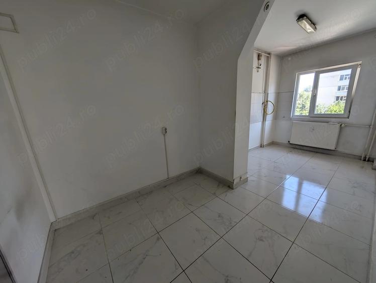 Apartament cu 2 camere semidecomandat în 8 Martie