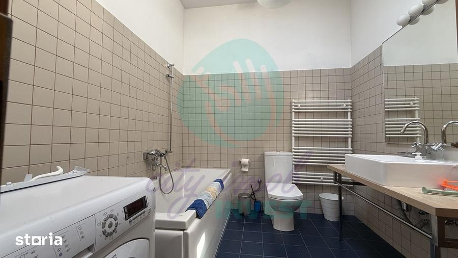 Casă cu 7 camere cu Teren 280 Mp în Central