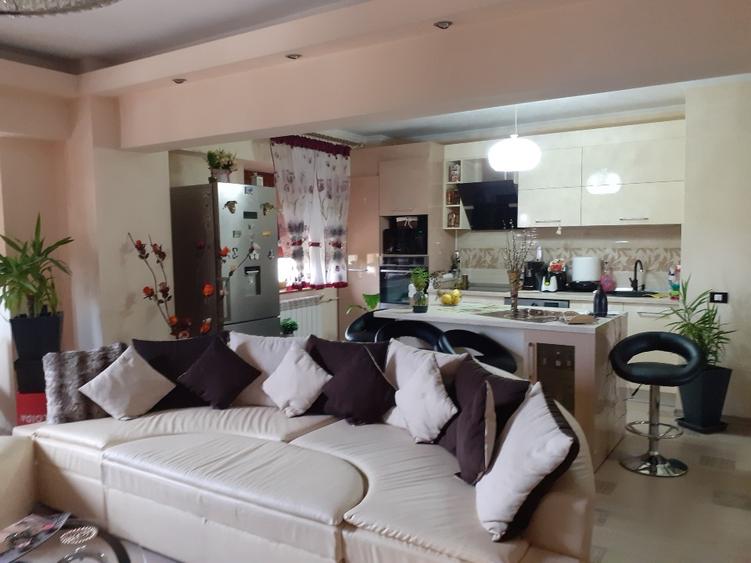 Apartament cu 2 camere semidecomandat în Intim