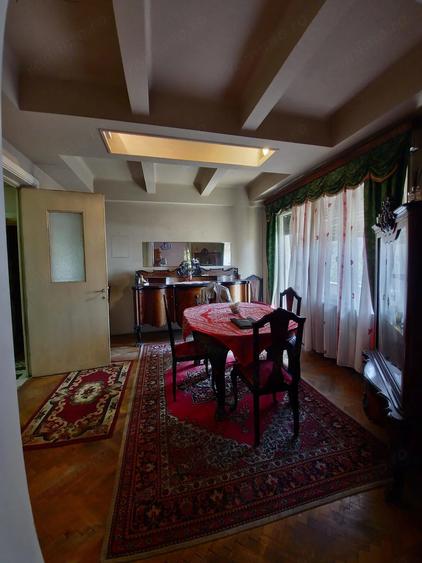 Apartament cu 4 camere decomandat în Universitate