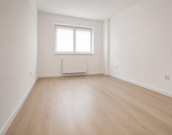 Apartament cu 3 camere decomandat în Tractorul