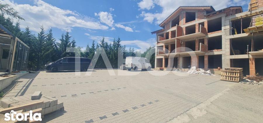Apartament cu 3 camere decomandat în Cristian